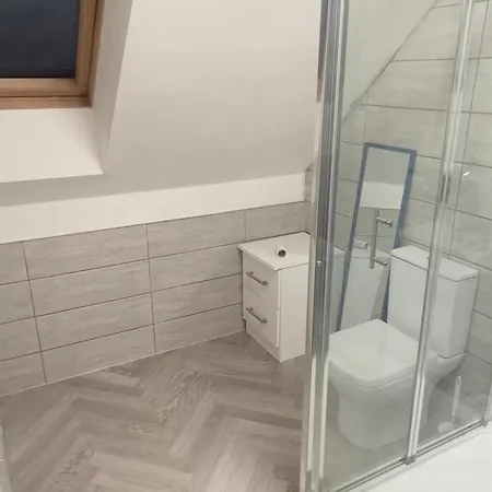 6 Western Court Bristol